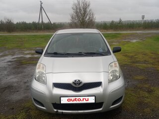 2009 Toyota Yaris II Рестайлинг, серый, 430000 рублей, вид 1