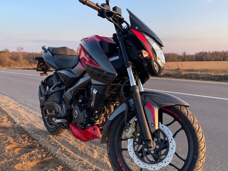 2019 Bajaj Pulsar NS 200, красный, 230000 рублей, вид 2