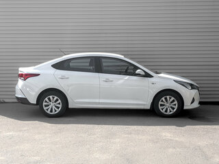 2022 Hyundai Solaris II Рестайлинг, белый, 1555000 рублей, вид 4