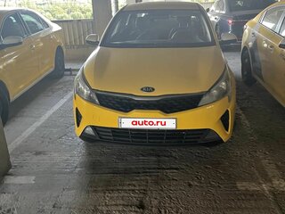 2021 Kia Rio IV Рестайлинг, жёлтый, 770000 рублей, вид 1