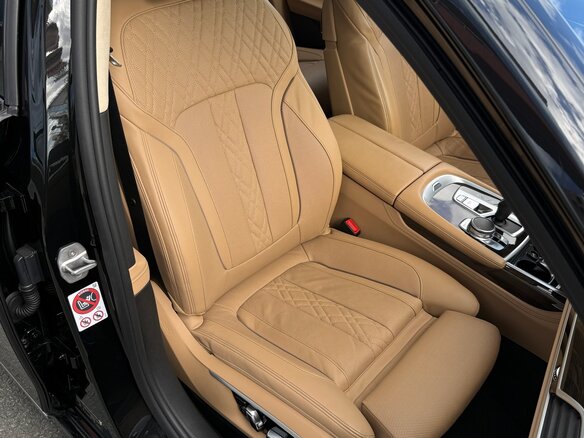 2016 BMW 7 серии 750i xDrive VI (G11/G12), чёрный, 3400000 рублей - вид 35