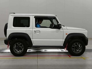 2022 Suzuki Jimny IV, белый, 1900000 рублей, вид 3