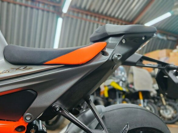 2021 KTM 1290 Super Duke R, серебристый, 1490000 рублей - вид 26