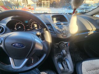 2016 Ford Fiesta Mk6 Рестайлинг, серебристый, 990000 рублей, вид 5