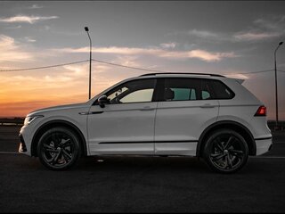 2021 Volkswagen Tiguan II Рестайлинг, белый, 4500000 рублей, вид 5