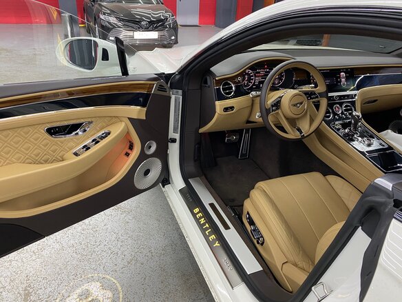 2019 Bentley Continental GT III, белый - вид 2