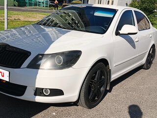 2010 Skoda Octavia II (A5) Рестайлинг, белый, 800000 рублей, вид 2