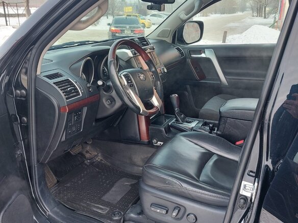 2014 Toyota Land Cruiser Prado 150 Series Рестайлинг 1, чёрный, 4200000 рублей - вид 4