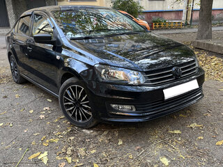 2017 Volkswagen Polo V Рестайлинг, чёрный, 1200000 рублей, вид 2