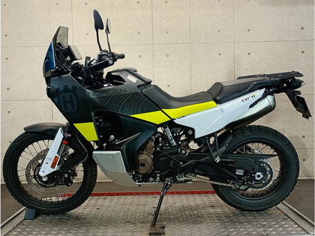 2023 Husqvarna Norden 901, серебристый, 1400000 рублей, вид 3