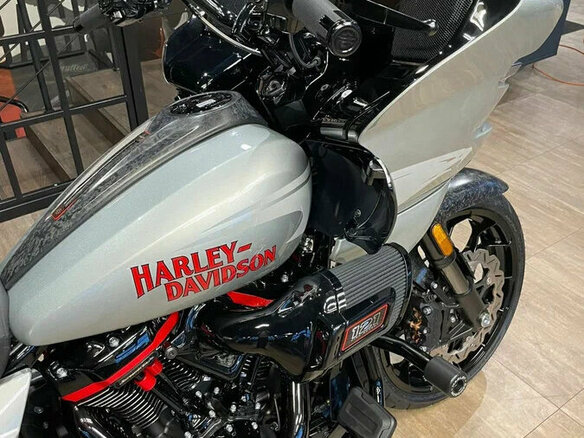 2025 Harley-Davidson CVO Road Glide ST, серебристый, 6500000 рублей - вид 17