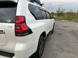 2018 Toyota Land Cruiser Prado 150 Series Рестайлинг 2, белый, 3700000 рублей, вид 2