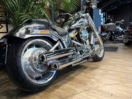 2025 Harley-Davidson Fat Boy, белый, 6000000 рублей, вид 4