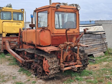 1989 ВгТЗ ДТ-75, красный, 700000 рублей, вид 5