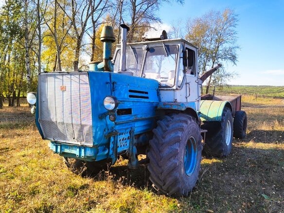 1983 ХТЗ Т-150К, зелёный, 800000 рублей