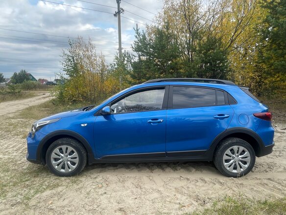 2020 Kia Rio X-Line IV, синий, 1330000 рублей - вид 4