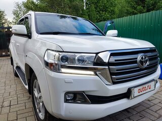 2017 Toyota Land Cruiser 200 Series Рестайлинг 2, белый, 6550000 рублей, вид 1