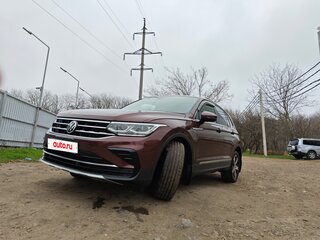 2021 Volkswagen Tiguan II Рестайлинг, коричневый, 2776500 рублей, вид 4