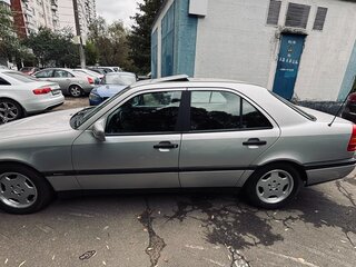 1994 Mercedes-Benz C-Класс 180 I (W202), серебристый, 2000000 рублей, вид 2