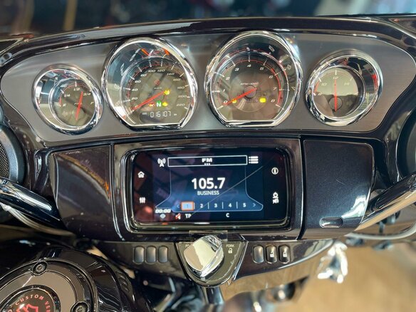 2019 Harley-Davidson CVO Street Glide, серый, 3050000 рублей - вид 11