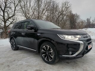 2017 Mitsubishi Outlander PHEV III Рестайлинг 2, чёрный, 2600000 рублей, вид 1