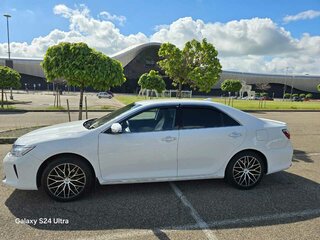2013 Toyota Camry VII (XV50), белый, 2100000 рублей, вид 3