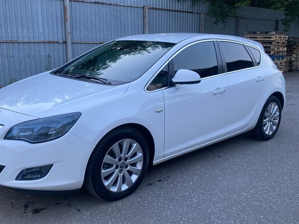 2012 Opel Astra J, белый, 950000 рублей