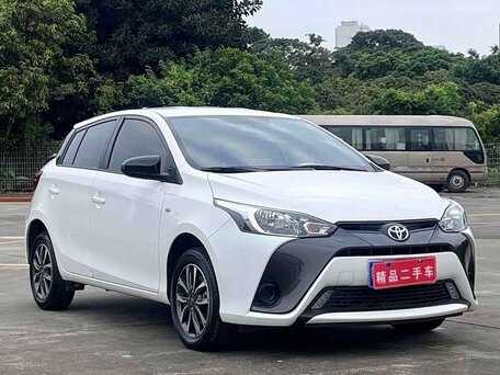2022 Toyota Yaris L X XP150 Рестайлинг, белый, 1126000 рублей, вид 3