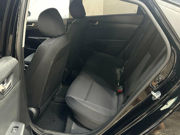 2017 Hyundai Solaris II, чёрный, 1080000 рублей - вид 8