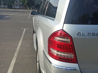 2010 Mercedes-Benz GL-Класс 350 CDI BlueEfficiency I (X164) Рестайлинг, серебристый, 2110708 рублей, вид 4