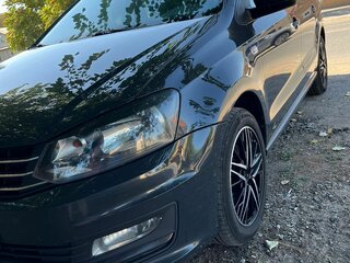 2017 Volkswagen Polo V Рестайлинг, белый, 1150000 рублей, вид 1