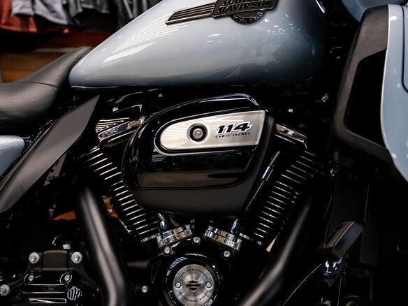 2023 Harley-Davidson Road Glide Limited, серебристый, 3150000 рублей - вид 13
