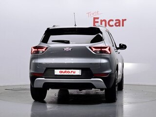 2022 Chevrolet TrailBlazer III, серебристый, 1700000 рублей, вид 4