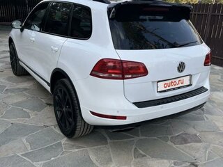 2013 Volkswagen Touareg II, белый, 2350000 рублей, вид 4