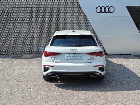 2023 Audi A3 Sportback 35 TFSI IV (8Y), белый, 2050000 рублей, вид 3