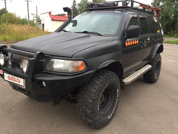 1998 Mitsubishi Montero Sport I, чёрный