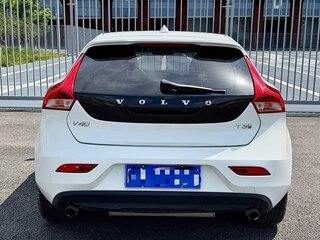 2017 Volvo V40 II Рестайлинг, белый, 1270007 рублей, вид 5