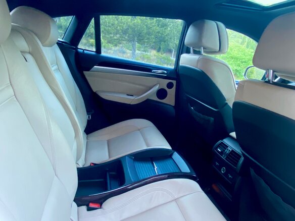 2010 BMW X6 50i 6-speed I (E71), красный - вид 9