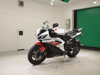 2009 Yamaha YZF-R6, белый, 700000 рублей, вид 4