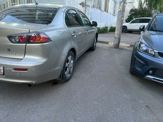 2010 Mitsubishi Lancer X, бежевый, 800000 рублей, вид 5