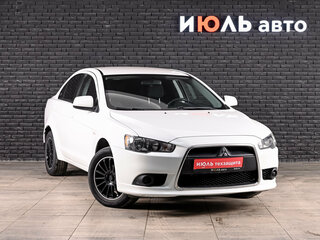 2014 Mitsubishi Lancer X Рестайлинг, белый, 900000 рублей, вид 3