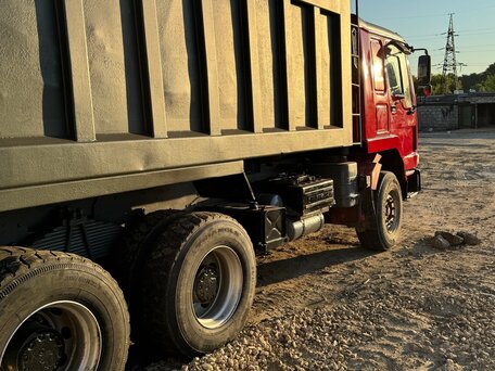 2007 Sinotruk Howo ZZ3327, красный, 1300000 рублей, вид 4