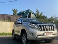 2015 Toyota Land Cruiser Prado 6-speed 150 Series Рестайлинг 1, серый, 4180000 рублей - вид 2