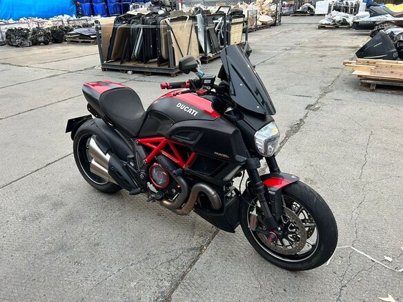 2015 Ducati Diavel Carbon, красный, 1550000 рублей - вид 3