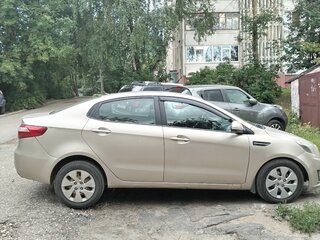 2014 Kia Rio 6-speed III, бежевый, 800000 рублей, вид 2