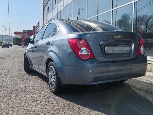 2014 Chevrolet Aveo II, серый, 870000 рублей - вид 2