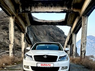 2012 Skoda Octavia II (A5) Рестайлинг, белый, 850000 рублей, вид 2