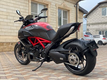 2012 Ducati Diavel Carbon, красный, 999999 рублей, вид 5