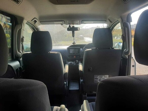 2015 Toyota Noah III (R80), серебристый, 2100000 рублей - вид 5