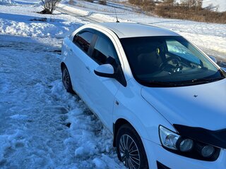 2013 Chevrolet Aveo II, белый, 600000 рублей, вид 2